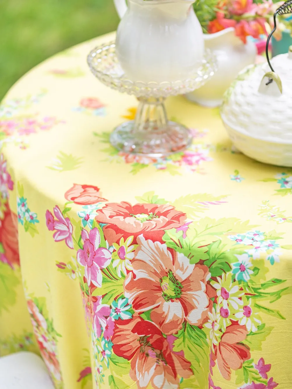 April Cornell Tablecloths|Charming Sunshine Round Tablecloth, 88"