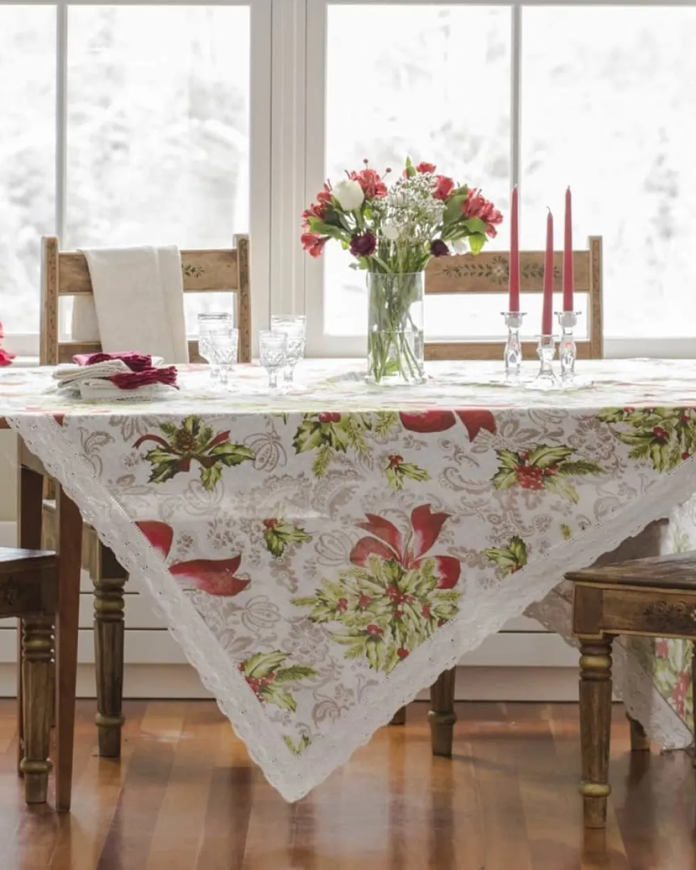 April Cornell Tablecloths|Deck the Holly Tablecloth (60" x 90")