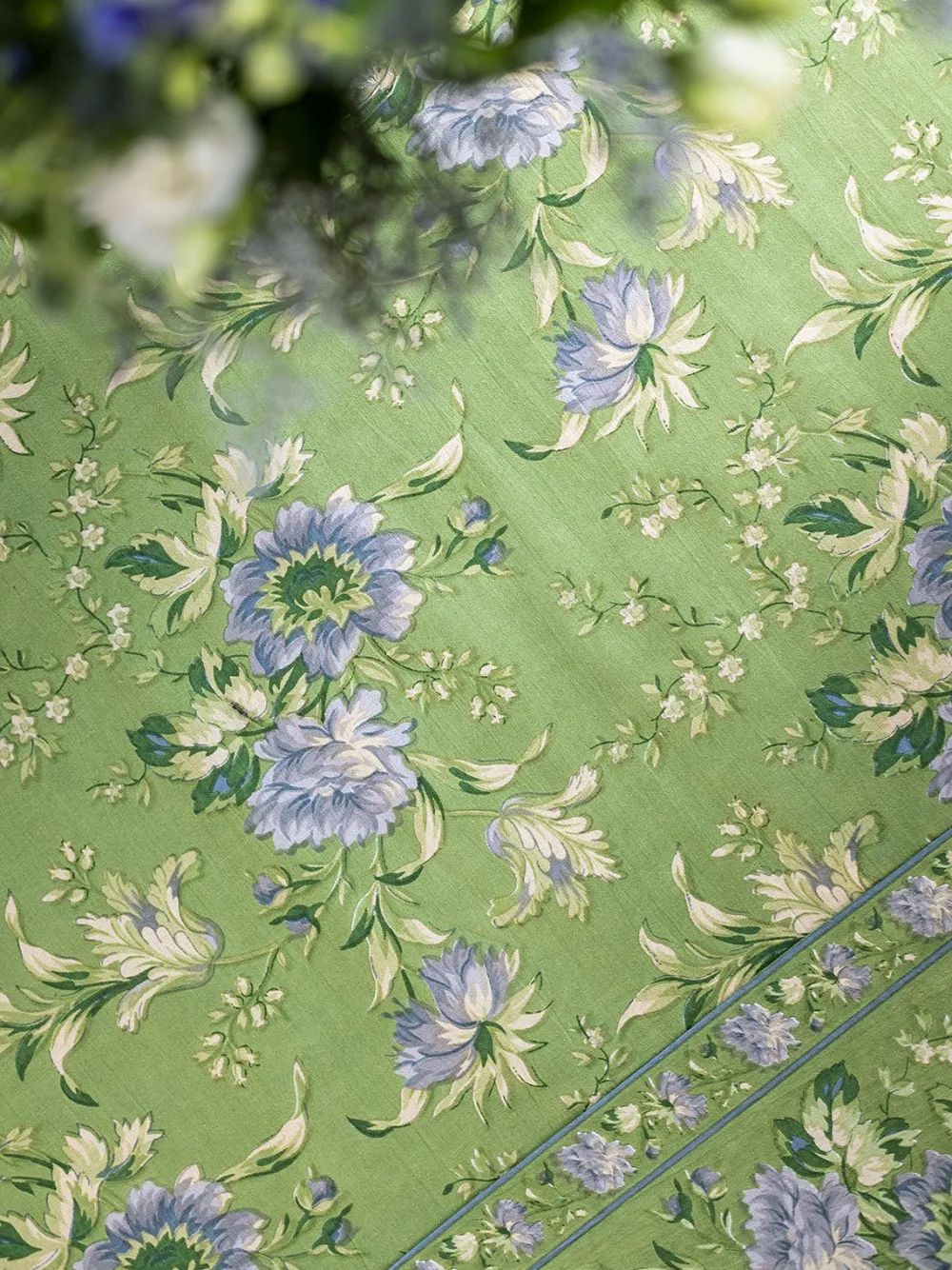 April Cornell Tablecloths|Music Square Tablecloth in Jade, 54" x 54"