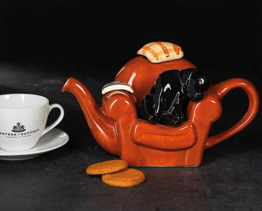 Teapots|Carters of Suffolk Armchair & Black Labrador Teapot