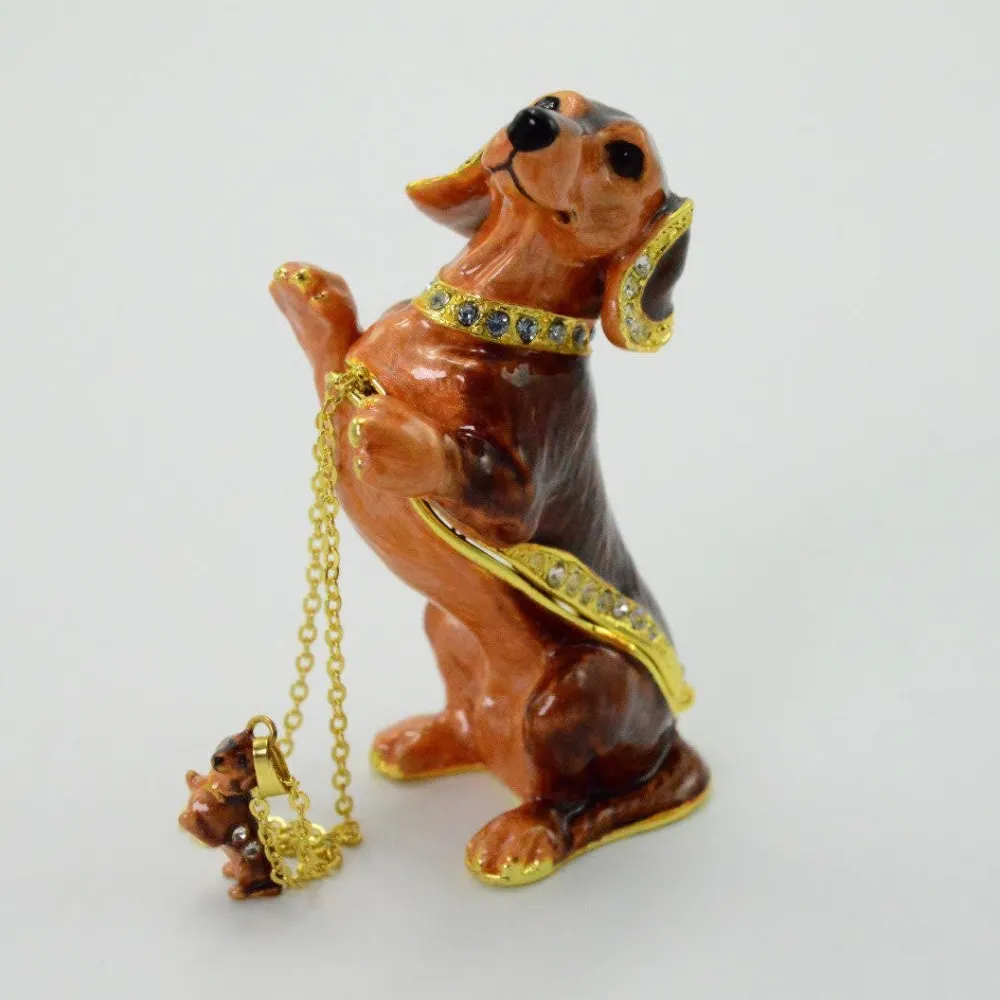 Necklaces & Pendants|Kingspoint Designs|Kingspoint Designs Beckoning Dachshund 62446