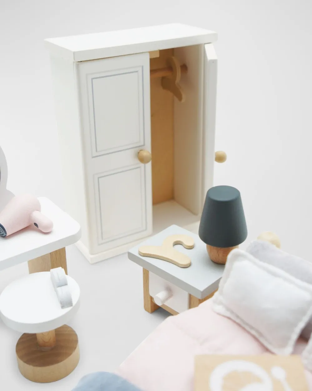 Le Toy Van Toys|Daisylane Dolls House Bedroom Set