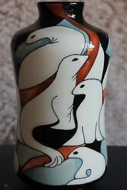Moorcroft Pottery Vases|Moorcroft Pottery|Moorcroft Seal Vase 98/8