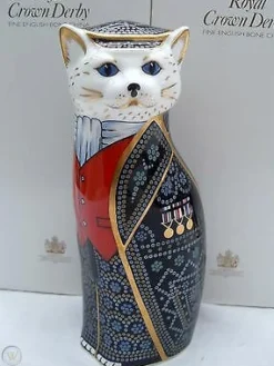 Royal Crown Derby Home Accents|Royal Crown Derby Figurines|Diamond Jubilee Pearly Cat Paperweight, Queen